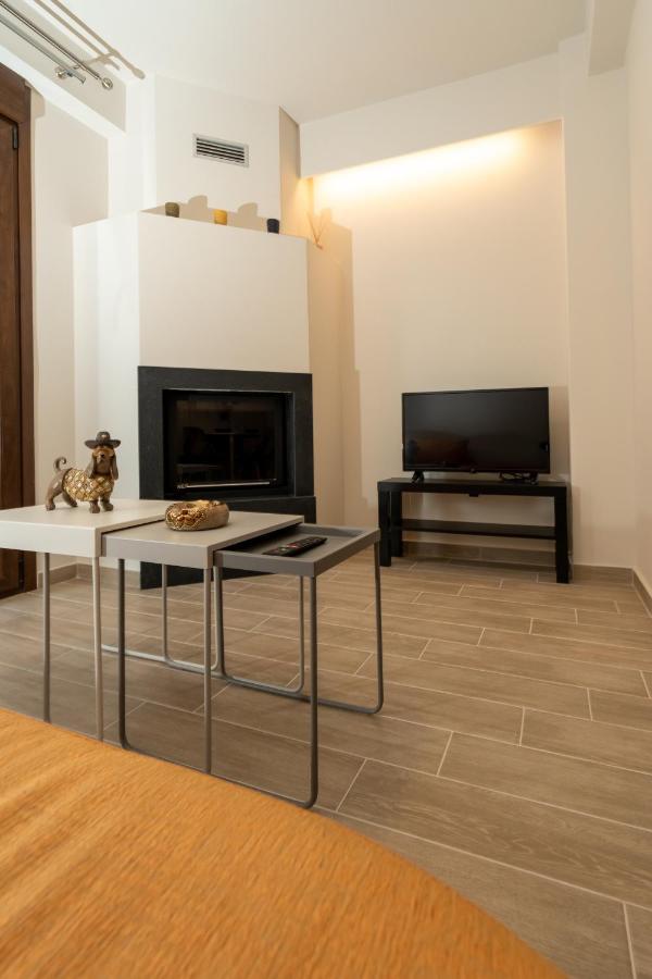 Comfy & Stylish Apt In Ioannina Apartment Bagian luar foto